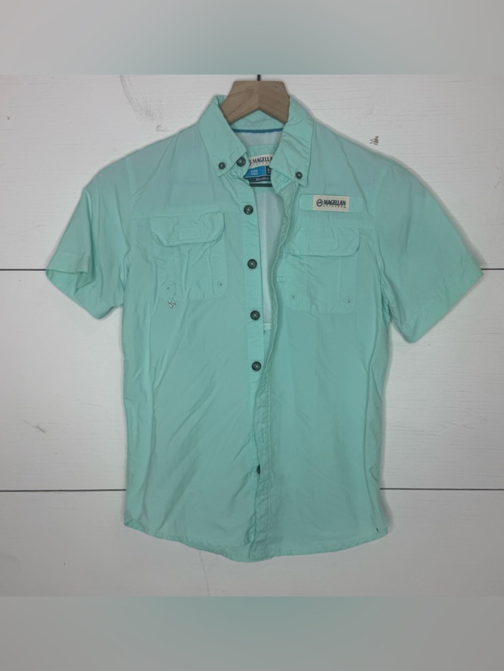 Magellan Outdoors • Short Sleeve Button-Down Shirt in Mint Size Small 8